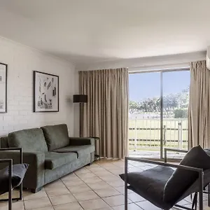main-beach-apartments.hotelsbyronbayaustralia.com/