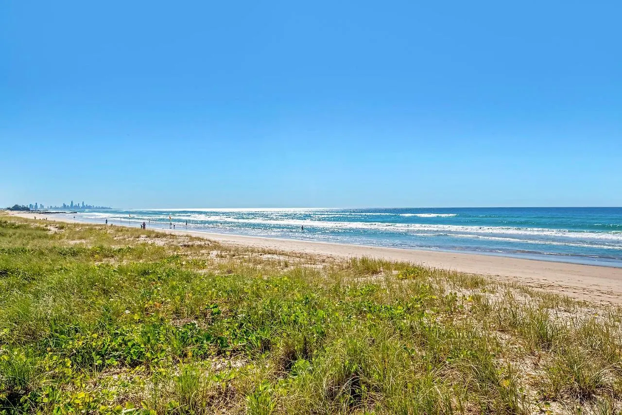 Golden Riviera Absolute Beachfront Resort Gold Coast 4*,  Australia
