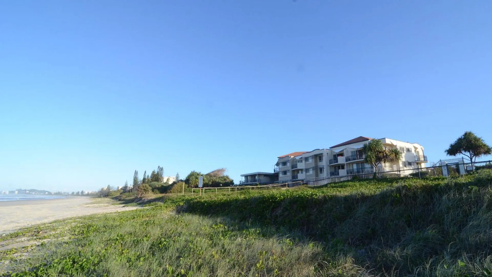 Golden Riviera Absolute Beachfront Resort Gold Coast 4*,  Australia