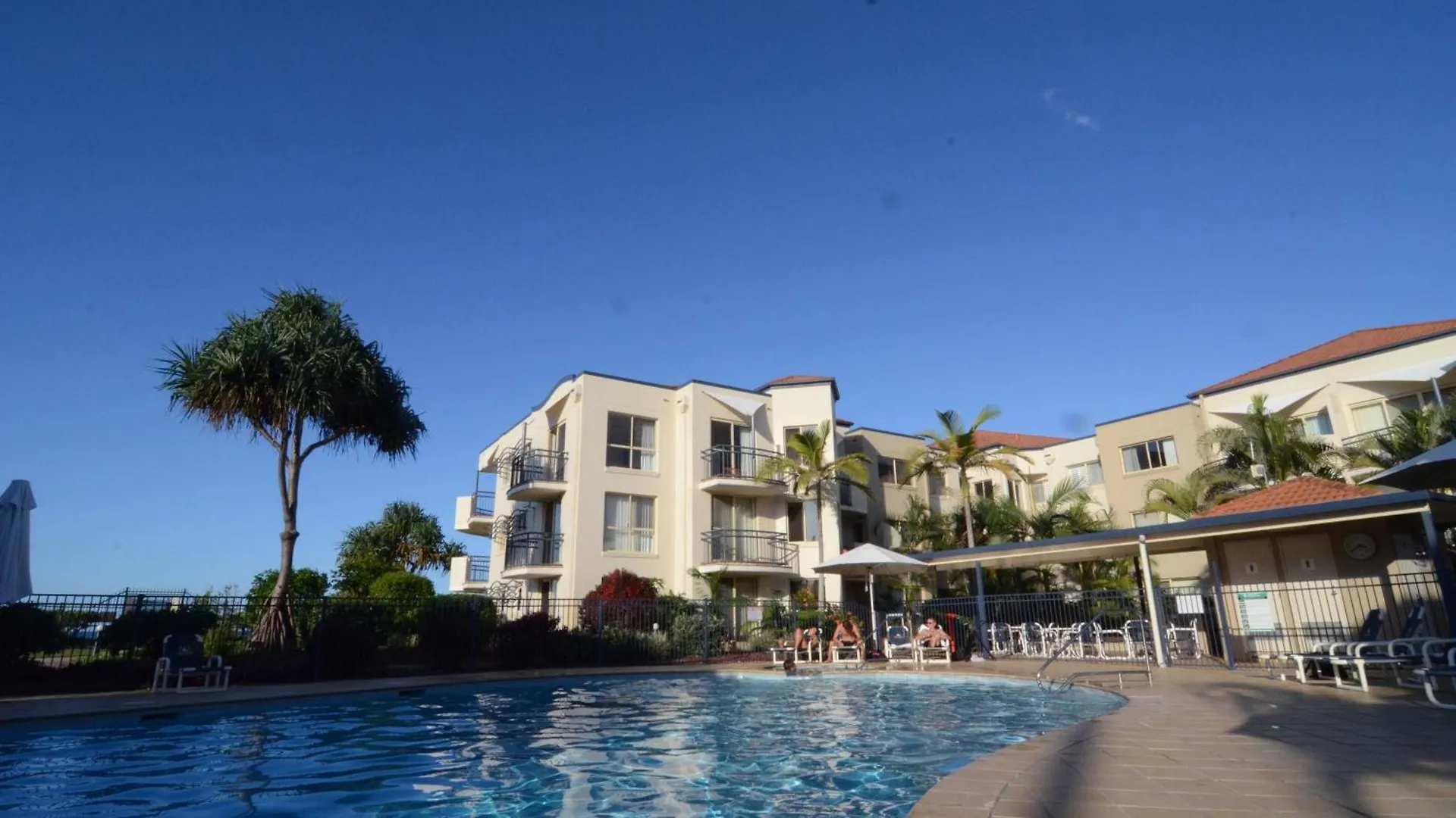 Golden Riviera Absolute Beachfront Resort Gold Coast