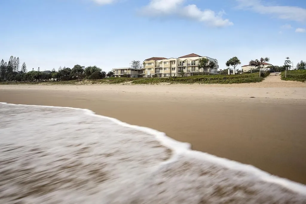 ****  Golden Riviera Absolute Beachfront Resort Gold Coast Australia
