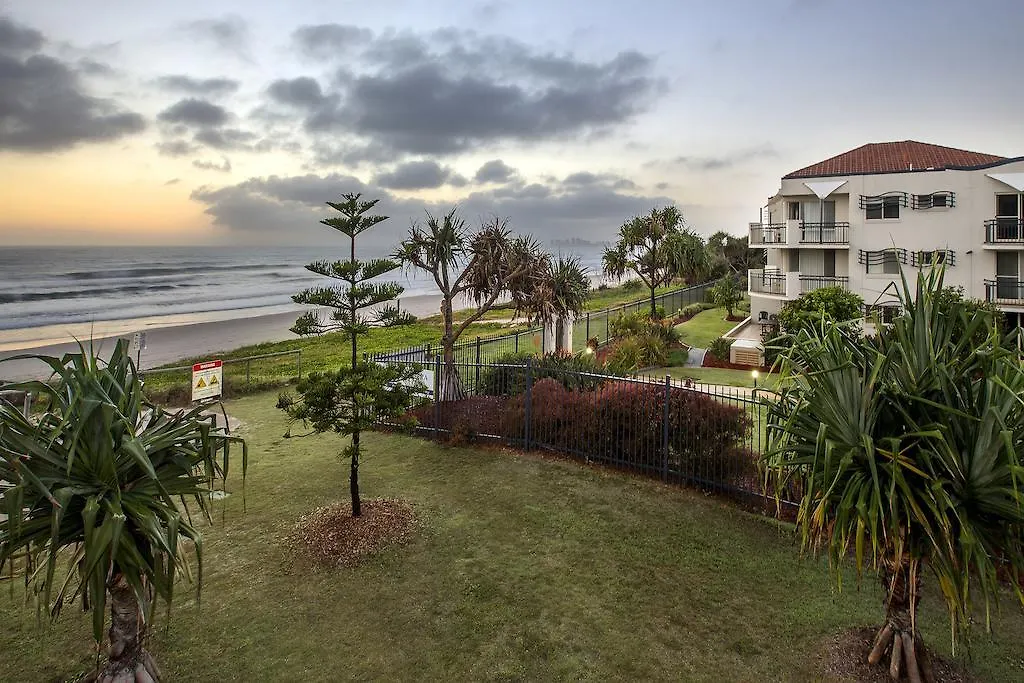 Golden Riviera Absolute Beachfront Resort Gold Coast 4*,