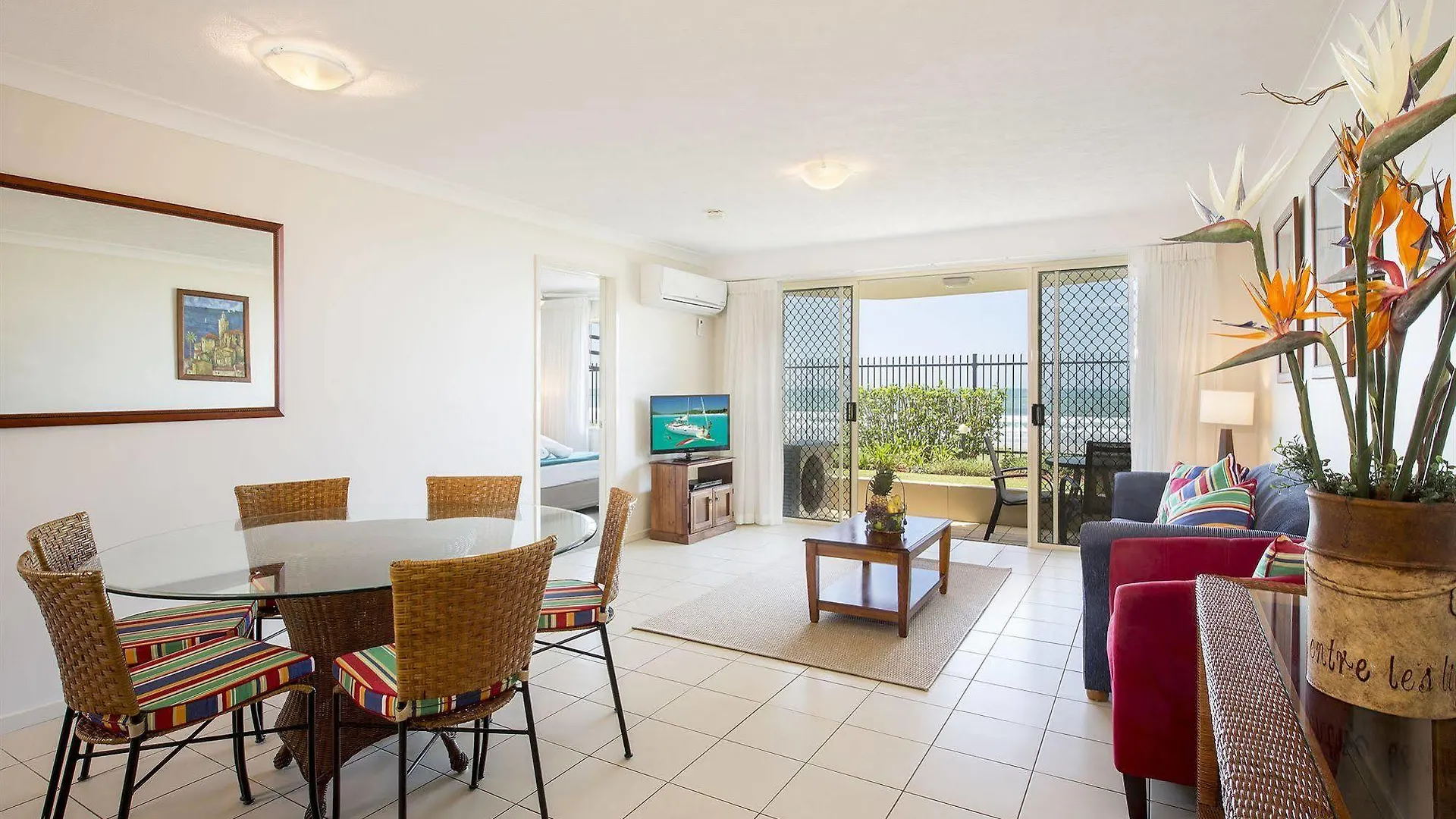 Golden Riviera Absolute Beachfront Resort Gold Coast