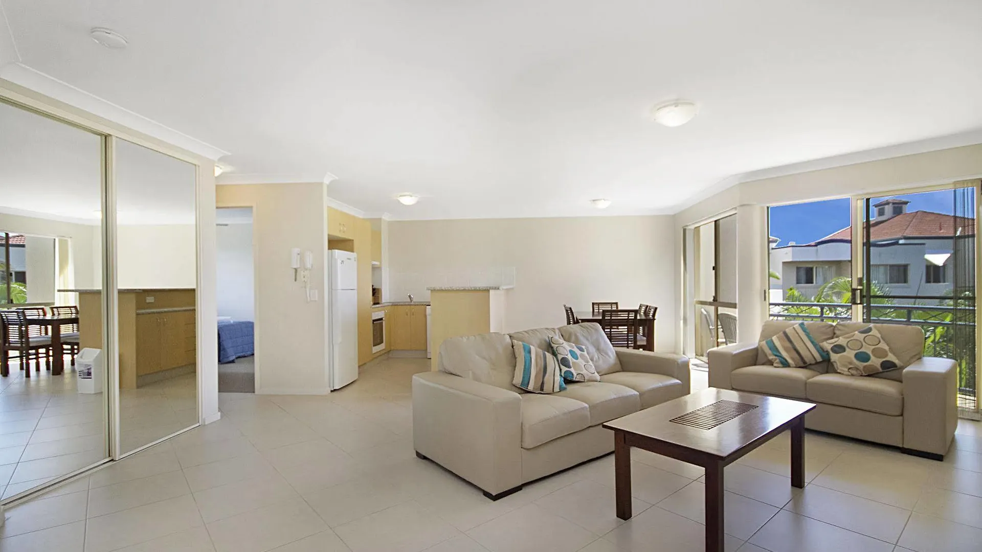 Golden Riviera Absolute Beachfront Resort Gold Coast