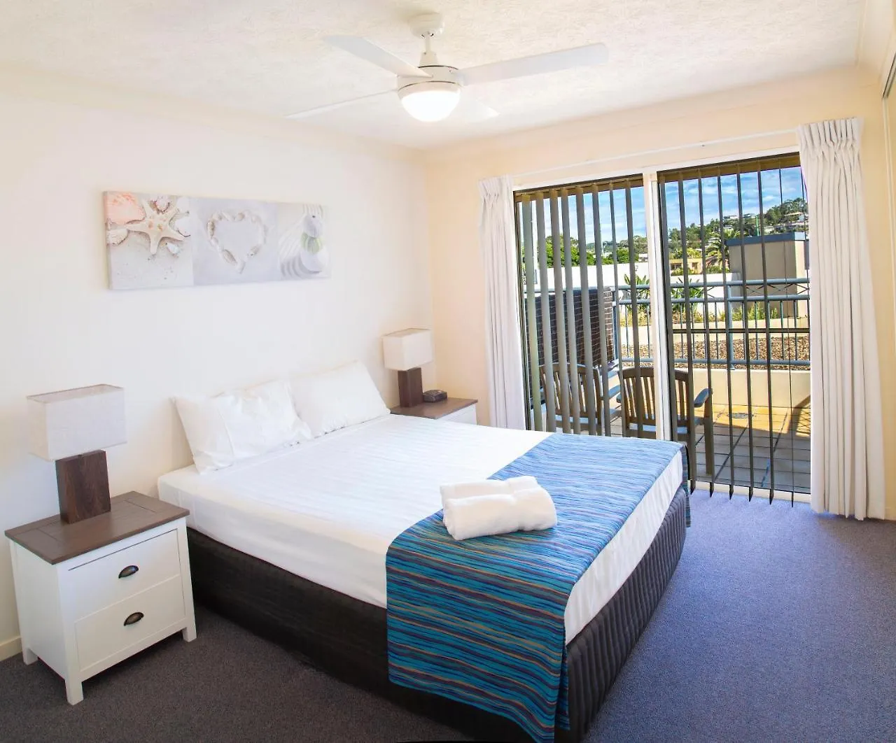 Golden Riviera Absolute Beachfront Resort Gold Coast 4*,