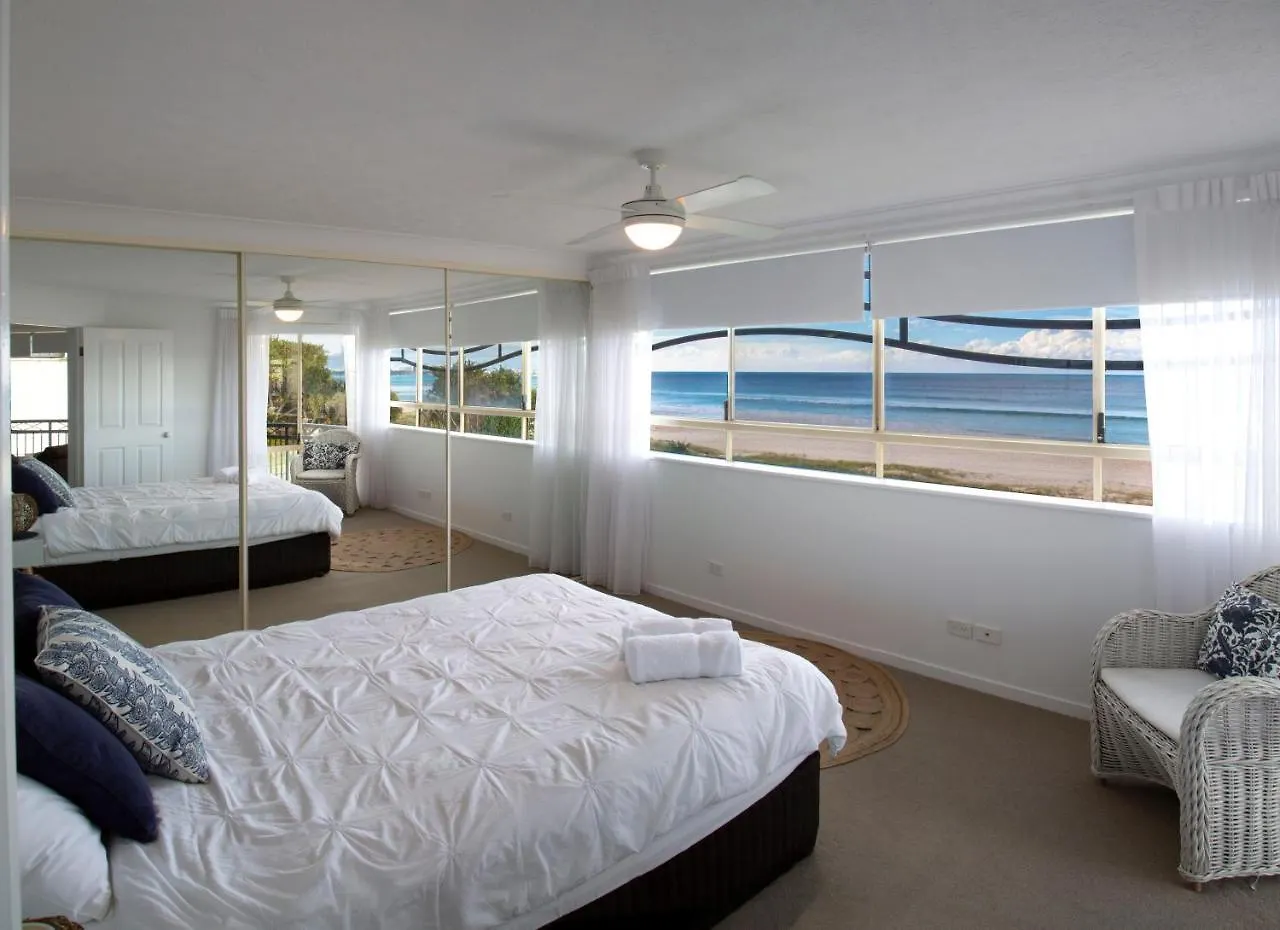 Golden Riviera Absolute Beachfront Resort Gold Coast 4*,  Australia