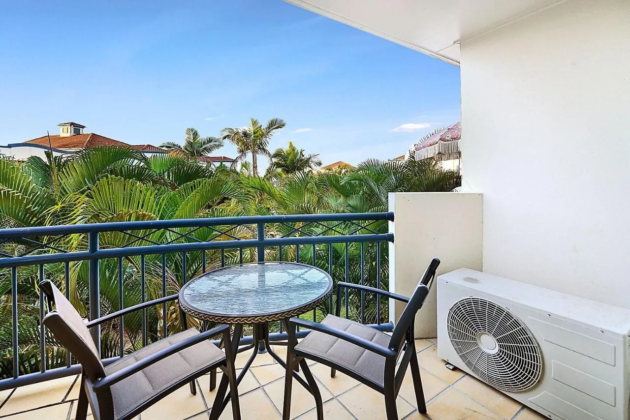 ****  Golden Riviera Absolute Beachfront Resort Gold Coast Australia